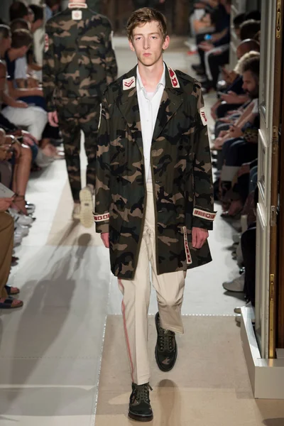 Look 29